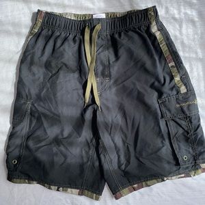 Men’s Beverly Hills Polo Club swim trunks. Size Medium.